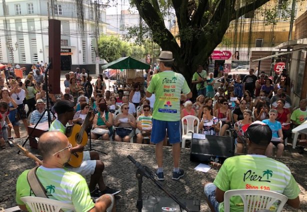 Os Baluartes do Samba fizeram um show dançante ao som de sambas do passado e marchinhas de carnaval