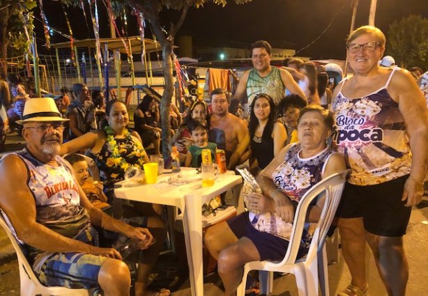 Famílias inteiras estão se divertindo no Carnaval da Taquara Preta