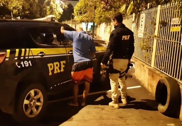 O motorista foi levado para a Delegacia de Polícia Civil de plantão e teve sua prisão em flagrante confirmada pelo delegado 