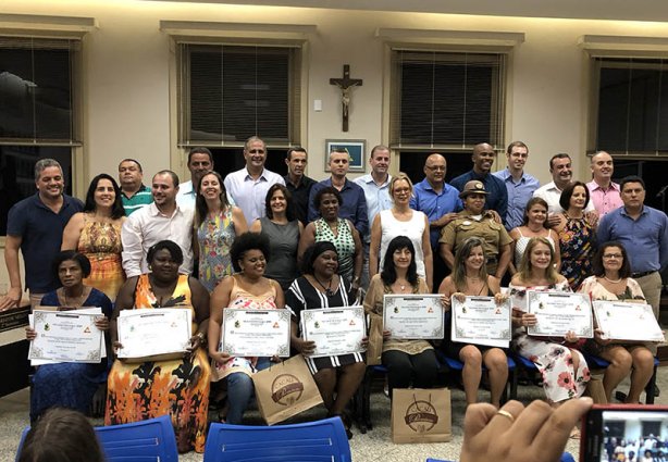 Todas as quinze homenageadas posaram para a foto oficial do evento ao Dia Internacional da Mulher