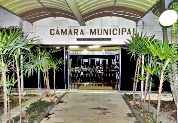 Entrada principal da Câmara Municipal de Muriaé que poderá ter número de vereadores reduzido