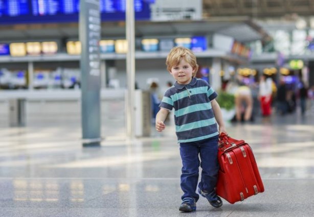 A alteração no ECA não isenta crianças com menos de 12 anos de apresentar documento oficial com foto para embarcar em ônibus interestaduais