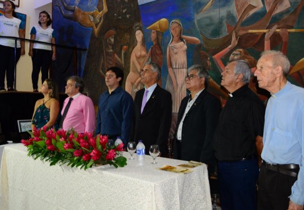 A solenidade contou com várias homenagens e apresentações dos alunos do Centro Cultural