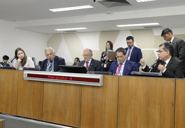 Fernando Pacheco deu parecer favorável a três projetos de lei que vão beneficiar proprietários de veículos