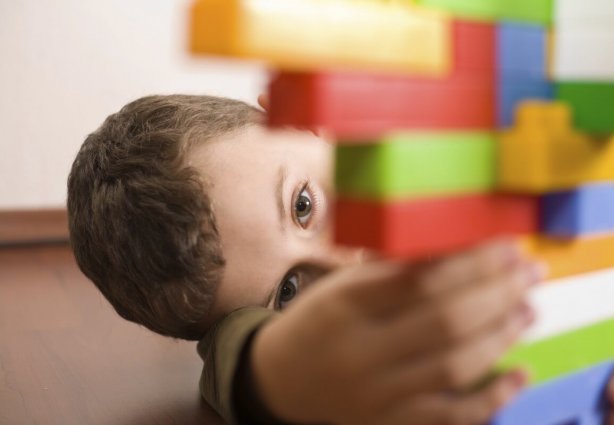 Nesta terça-feira, 2 de abril, é celebrado o Dia Mundial de Conscientização do Autismo (Foto: reprodução site Opas)