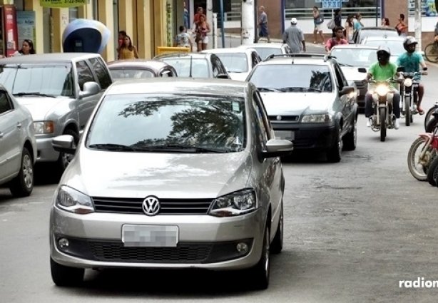 Os carros com placas finais 1 a 5 deverão ter a nova certificação até 31 de julho