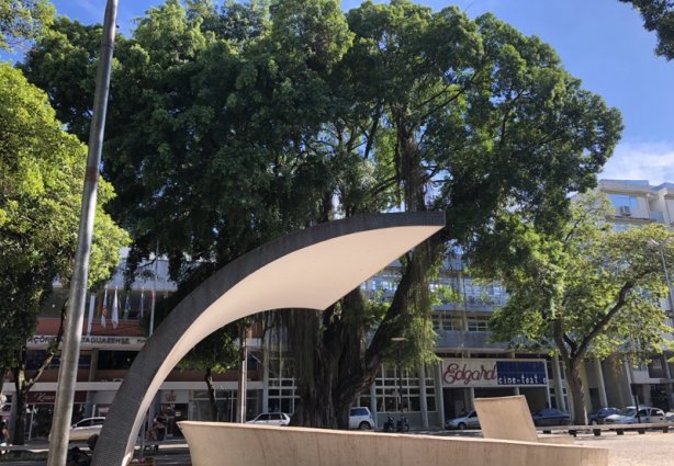 Concha Acústica da Praça Rui Barbosa, um dos símbolos da arquitetura modernista de Cataguases