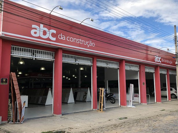 A loja ABC da Constru&ccedil;&atilde;o em Cataguases &eacute; ampla e oferece mais de 1.600 itens a sua clientela