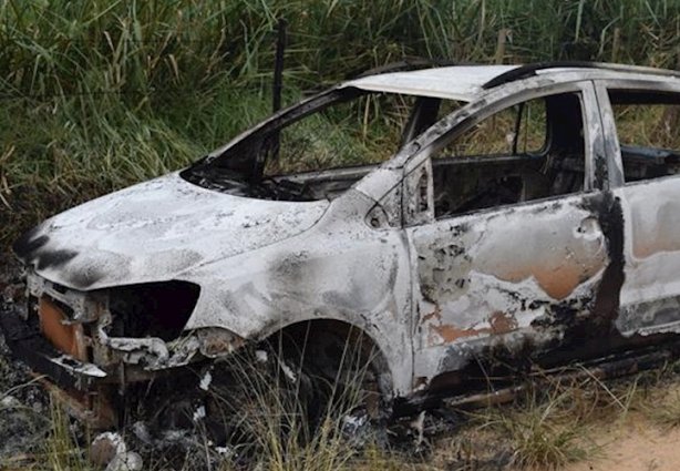 O veículo foi localizado na estrada rural que liga o distrito de Itamuri à BR-116